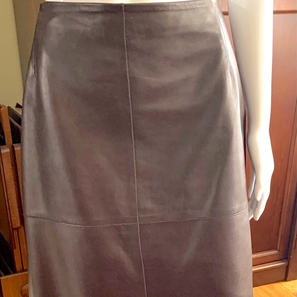 Soft and shiny dark brown real lamb leather skirt just at knee Eur size 42 US 10 - Picture 3 of 13